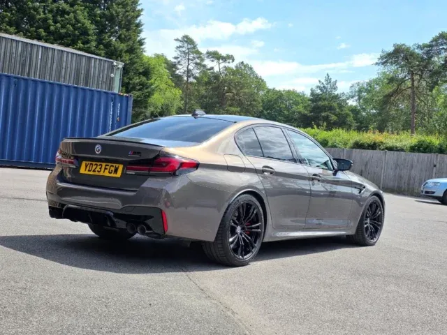 Anyone know the exact colour of this BMW M5 that's been with me for paint correction and @titancoatings ceramic coatings.
It's absolutely stunning and shifts in different lighting with a hit of blue (possibly tinted clear coat)
So much love for these and thank you to the owner for entrusting me with your new, weaponised, mile muncher.